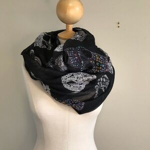 Day of the dead - Black and white Skulls Infiniti Scarf - Christina Lee …